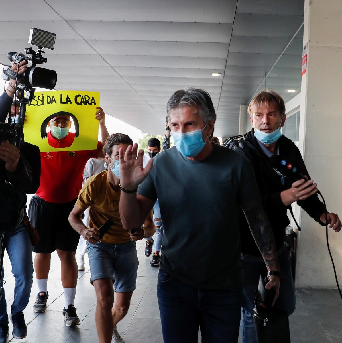 Es difícil que Messi se quede en el Barça según su padre