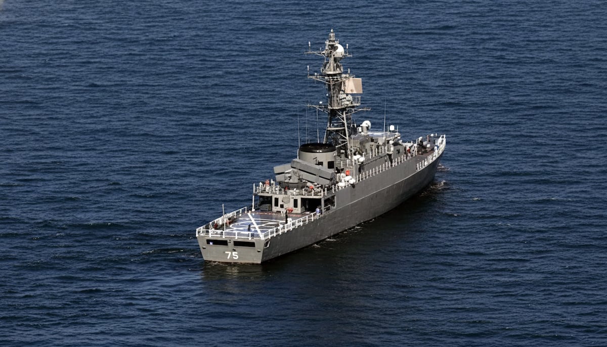 Submarino estadounidense hunde fragata iraní IRIS Dena en el océano Índico