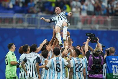 Argentina sobrevive al susto y avanza