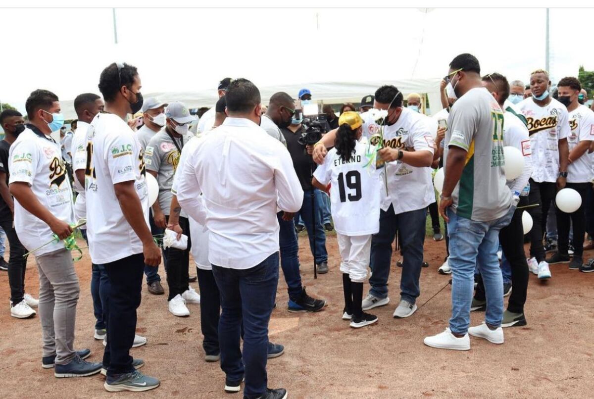 Bocas del Toro despide al Marlon Mesa en emotivo acto en el estadio Calvin Byron