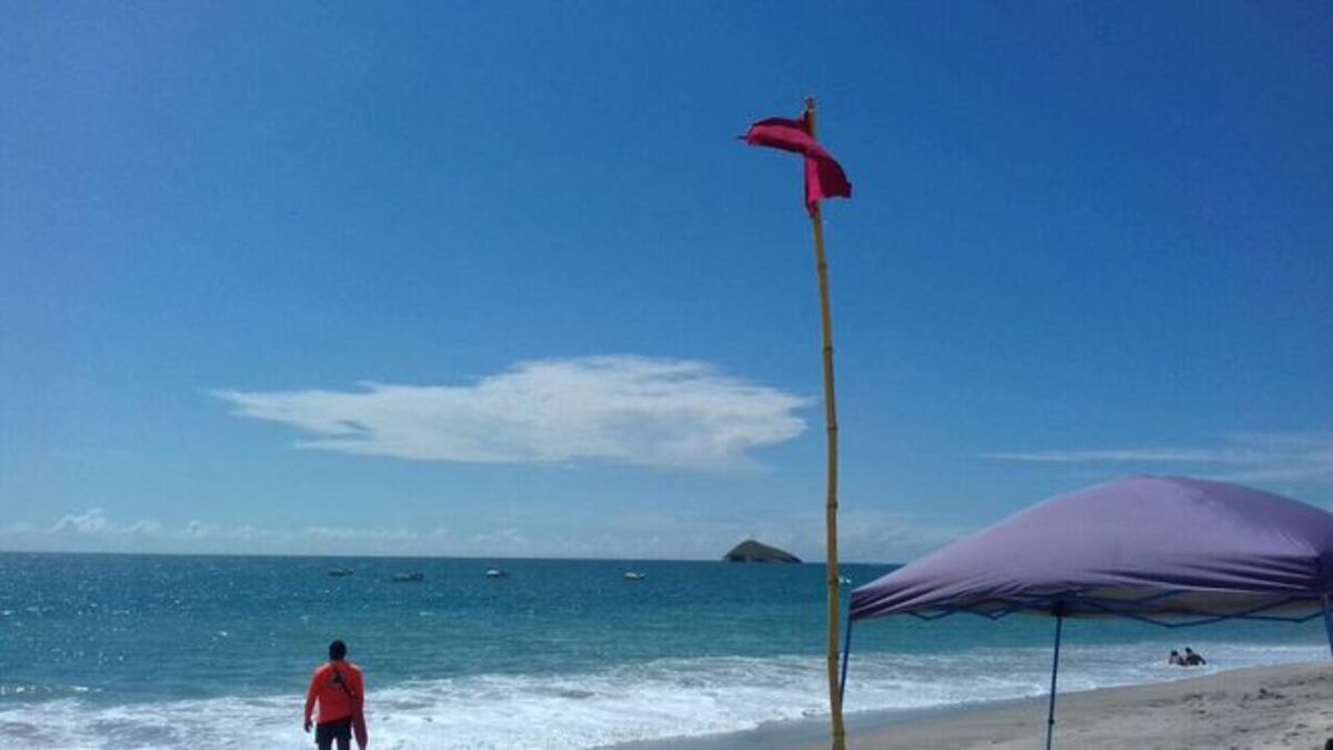 ¡DIOS!Oleaje arrastra a niño de 10 años en Playa Santa Clara. Prohiben el baño
