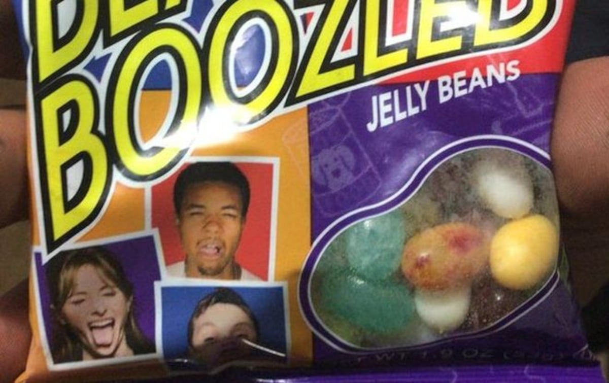 Extraños engancharon con juego a niños de escuela y darles gomitas con cocaína