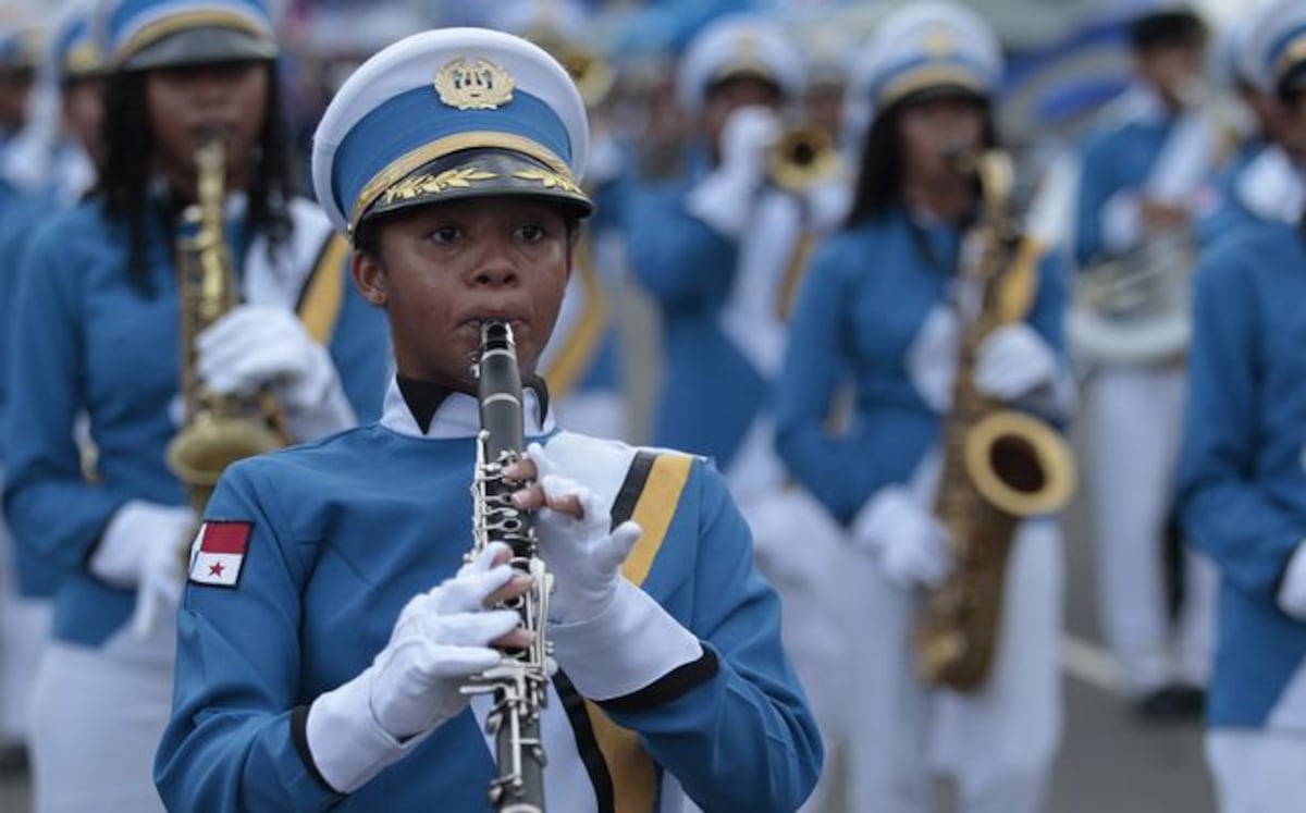 ¡VOTA POR TU BANDA! Entra y con fervor por la patria apoya tu colegio favorito