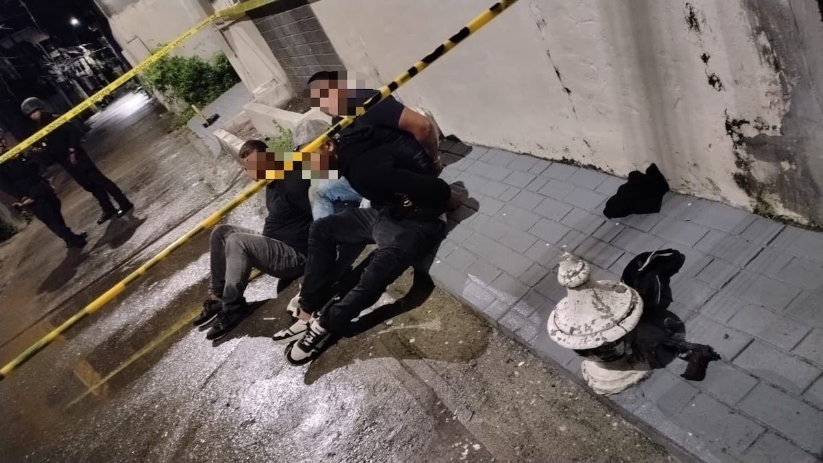 COLÓN | Huían por la parte trasera de una casa y terminaron capturados