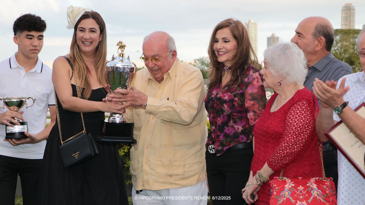 Signature Dame domina Clásico Día de las Madres en el Hipódromo Presidente Remón