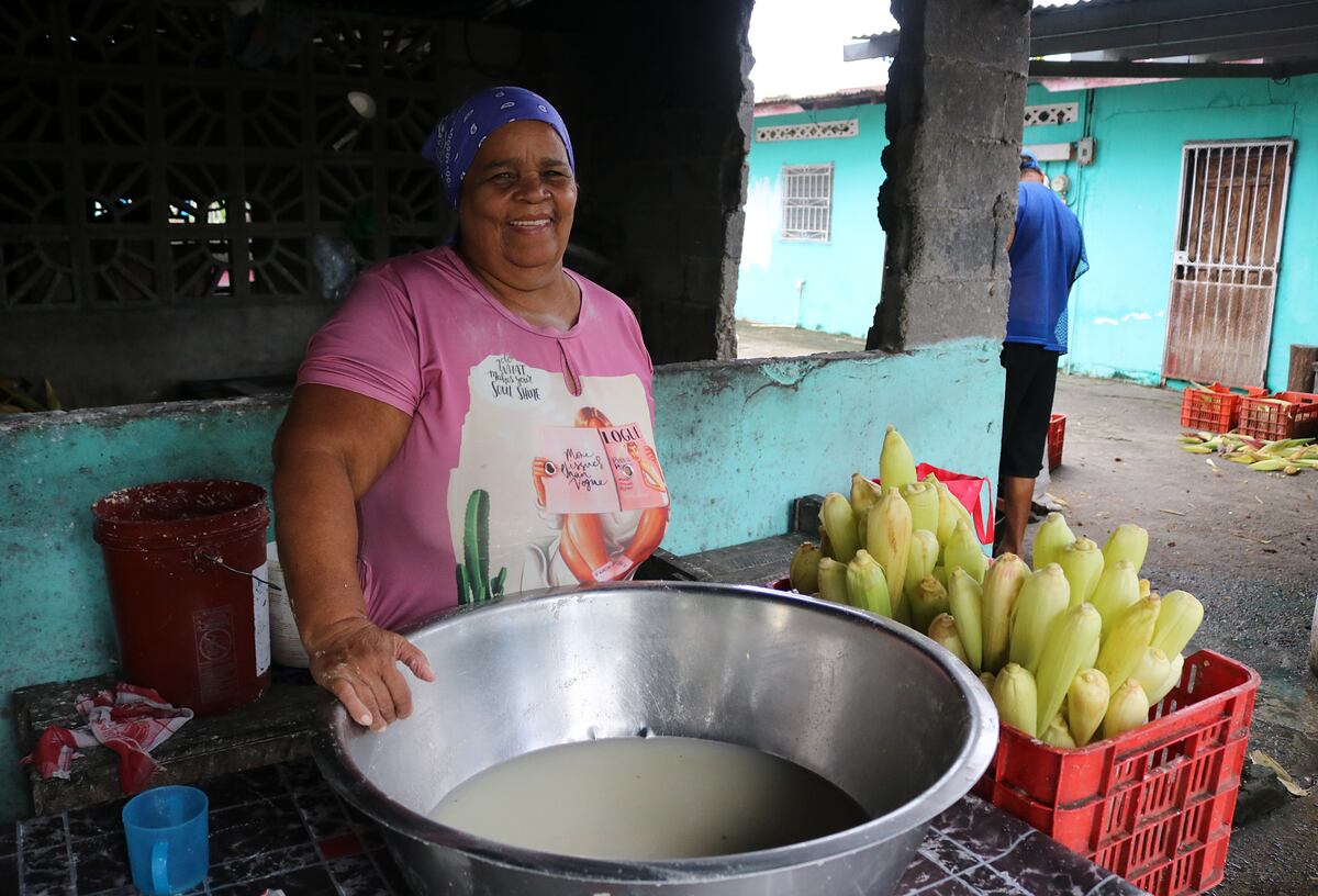 Esfuerzo y dedicación. Mariela lleva más de 35 años haciendo el famoso bollo pacoreño