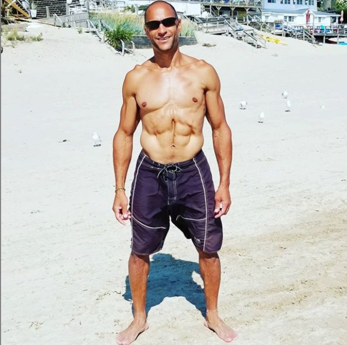 Exfisiculturista bebe su orina para perder peso y acabar con su crónico dolor