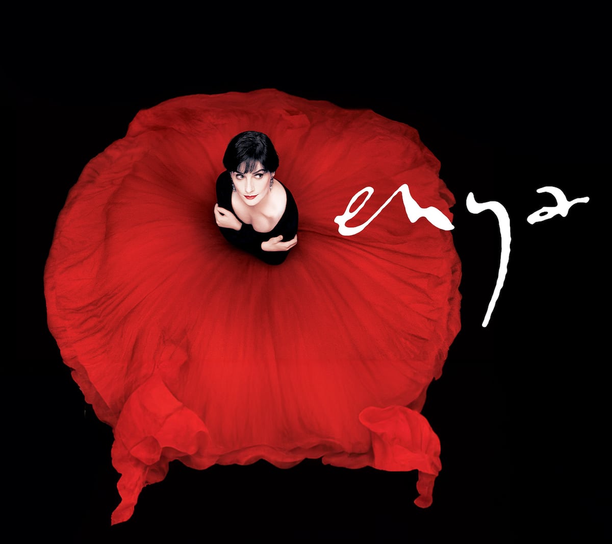 La historia oculta de Enya: de su castillo a las estrellas, un legado musical eterno