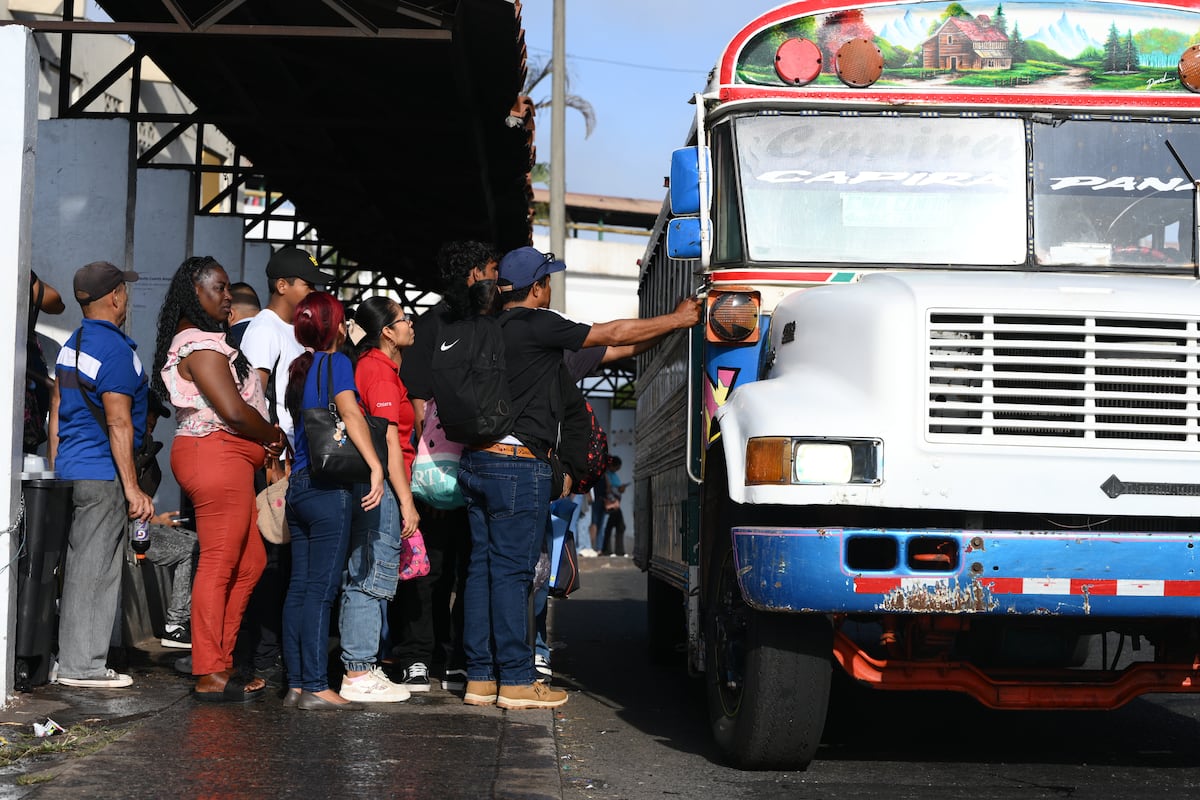 Desde el 15 de abril: Gobierno activa subsidio de combustible para taxis, buses y colegiales en Panamá