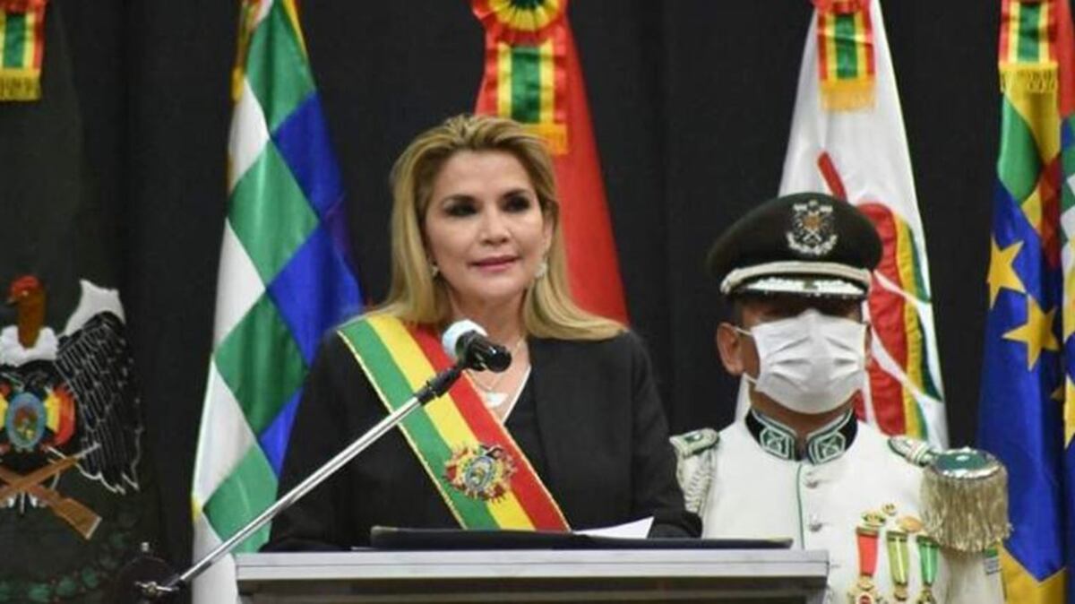 Presidenta interina de Bolivia da positivo por la covid-19 y guardará cuarentena