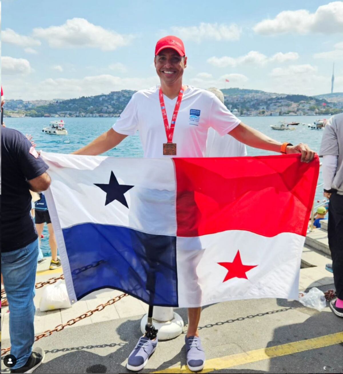 ¡Tremenda hazaña! El nadador panameño César Barría conquista el Estrecho de Bósforo 