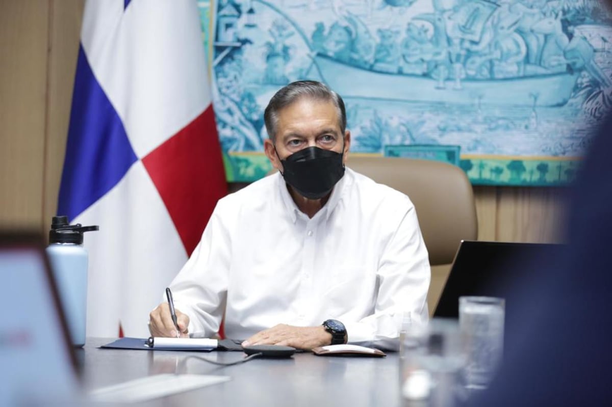 Cortizo sanciona ley que endurece multa por contratación de extranjeros sin permiso de trabajo