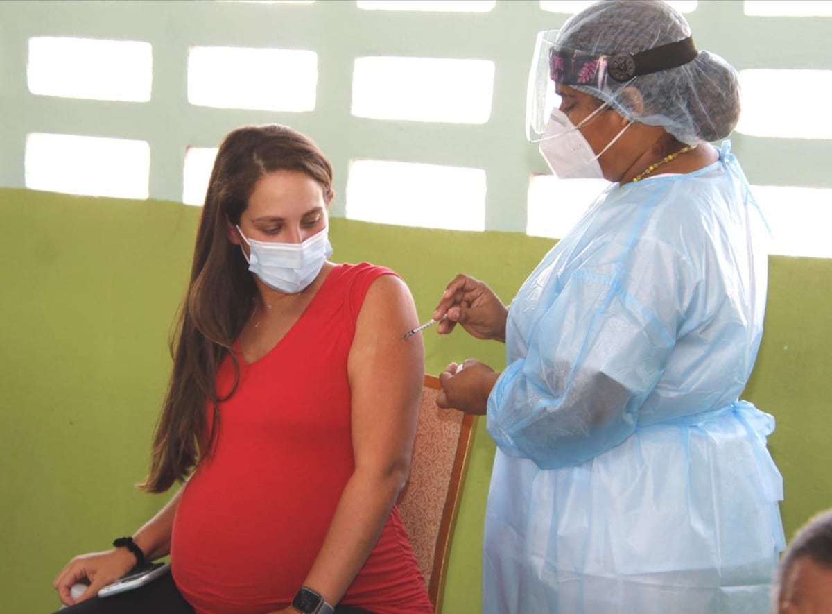 Tarjeta de control prenatal, único requisito para que las embarazadas sean vacunadas en Panamá