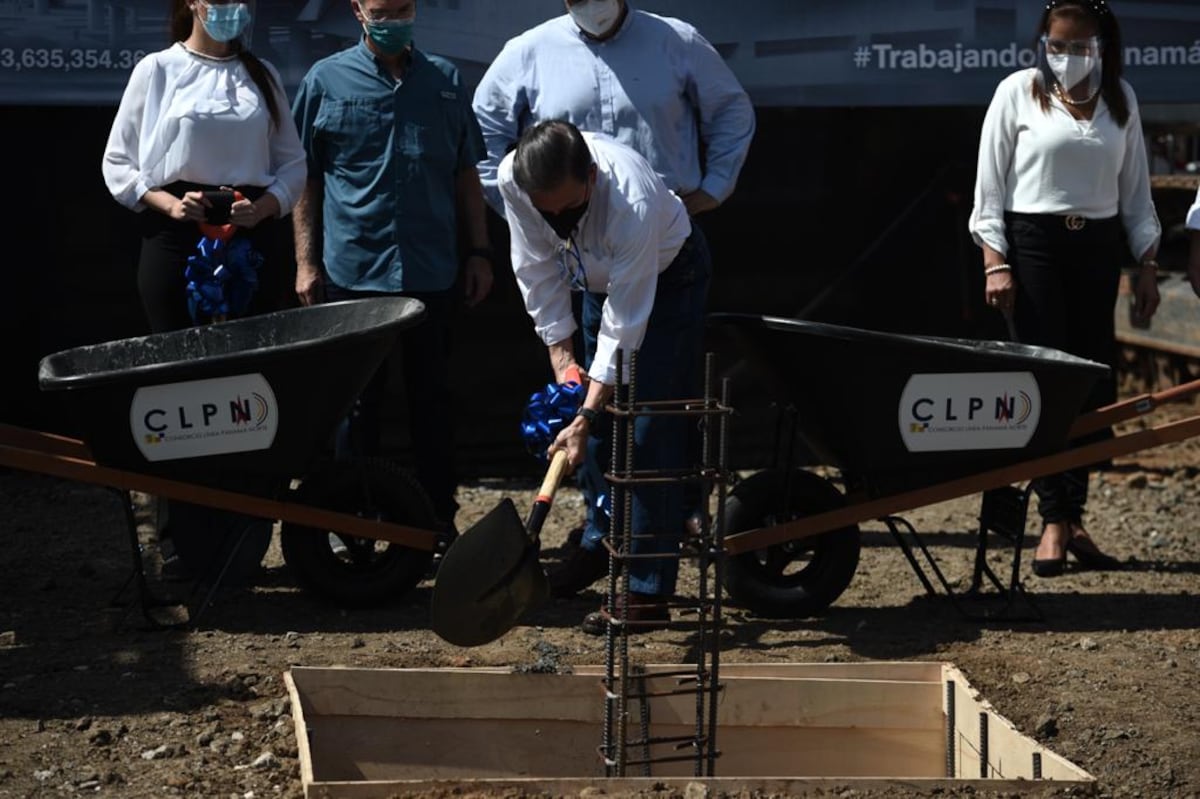Cortizo colocó la primera palada para proyecto de extensión de la Línea 1 del Metro