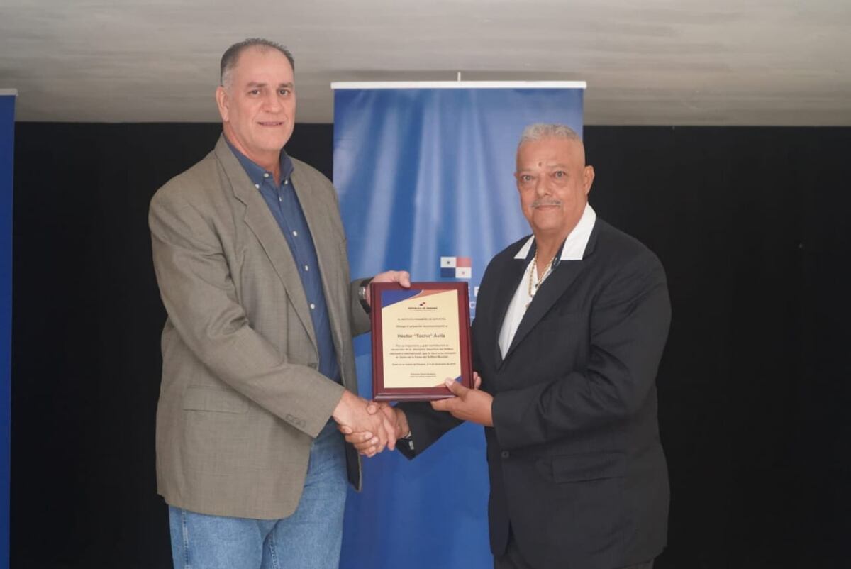 Héctor “Tocho” Ávila recibe homenaje