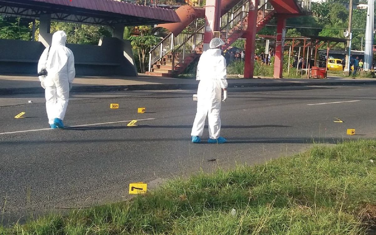 ACRIBILLADO. Carro de Isaías recibió 20 disparos en Colón