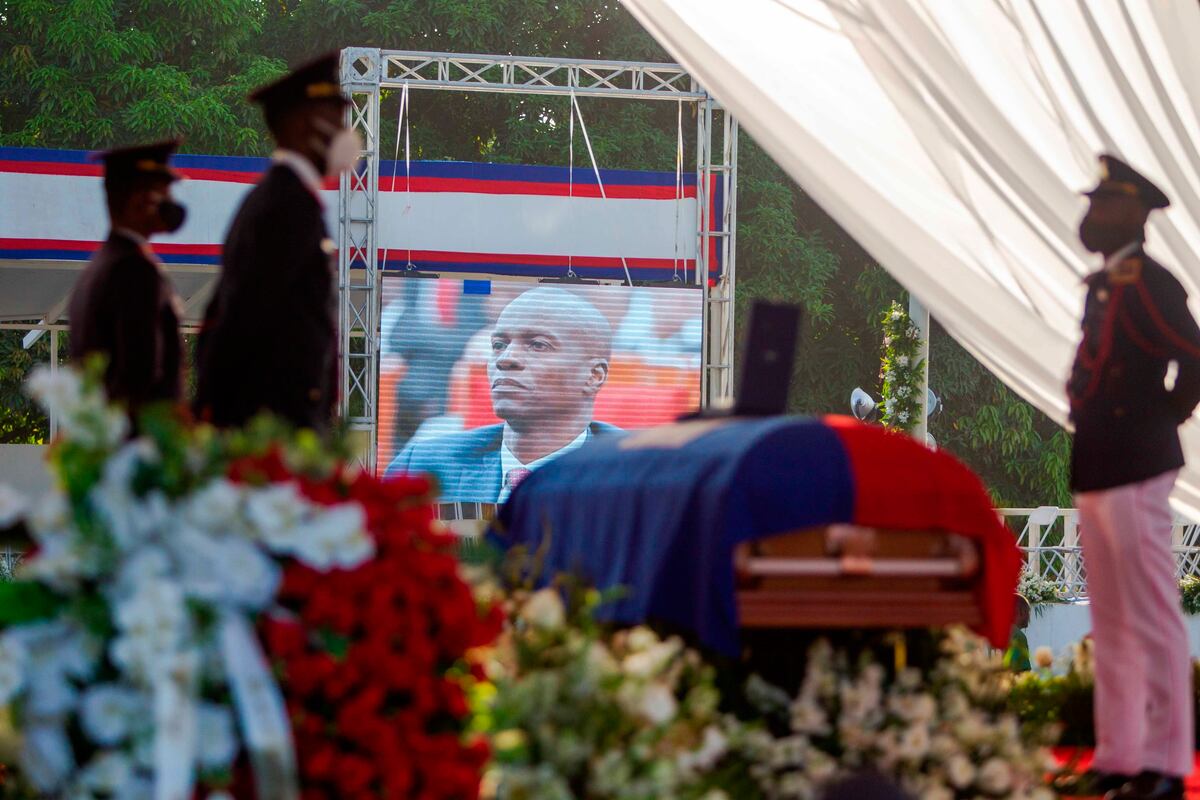 Bajo un fuerte dispositivo de seguridad se llevan a cabo las honras fúnebres del presidente Jovenel Moïse en Haití