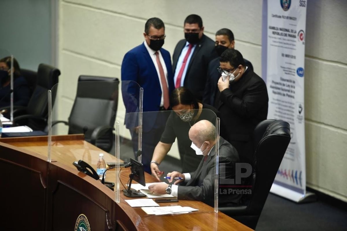 Diputados aprueban en segundo debate proyecto que reconfigura circuitos electorales