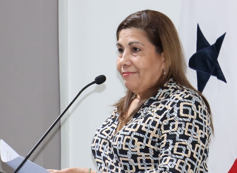 Consejo Universitario de la Unachi no podía rechazar renuncia de Etelvina Medianero