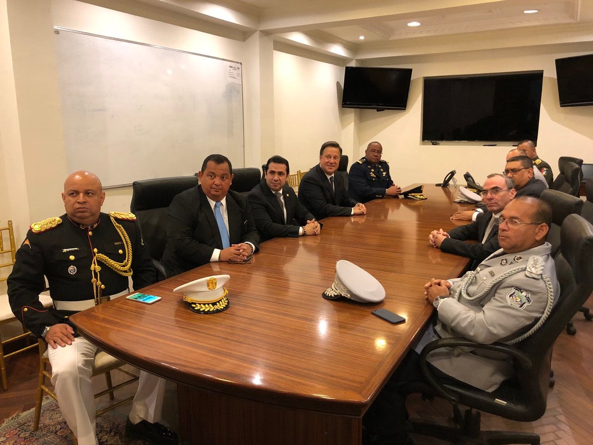 Así va el último día de Varela como presidente.  Chequee lo que hizo. Video