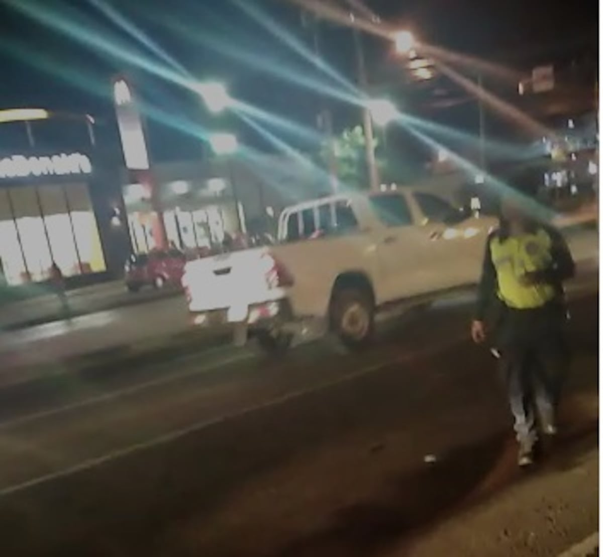 Tres antisociales protagonizan un robo con arma de fuego al restaurante McDonald’s de Vista Alegre. Video