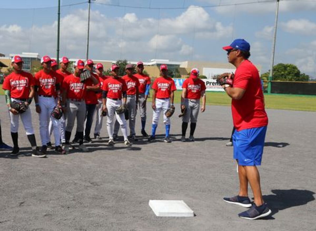 Alomar prefiere dar clínicas a niños que dirigir en Grandes Ligas