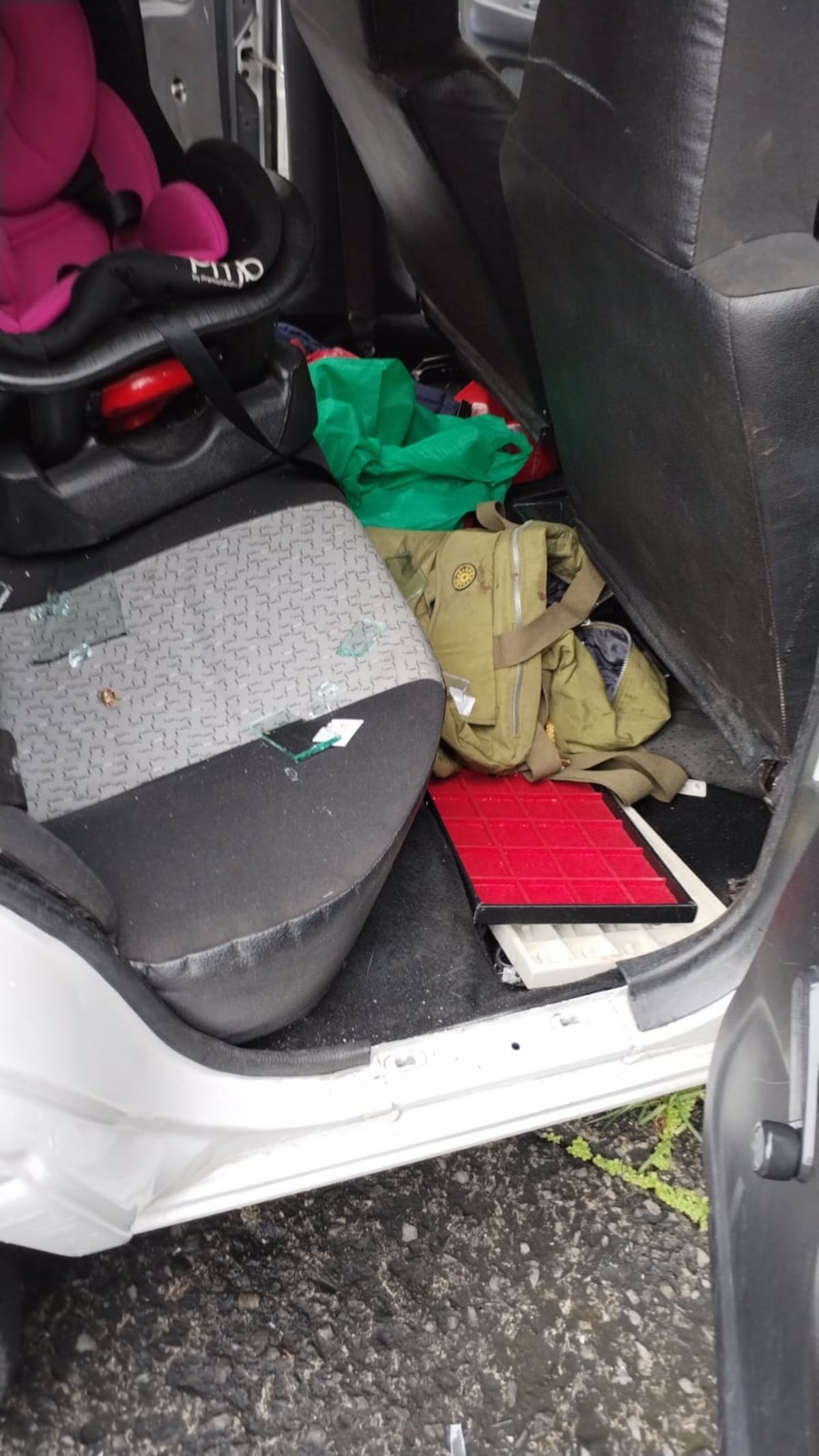 Asaltan joyería en Vía Veneto, pero no llegaron lejos.  Policía los captura