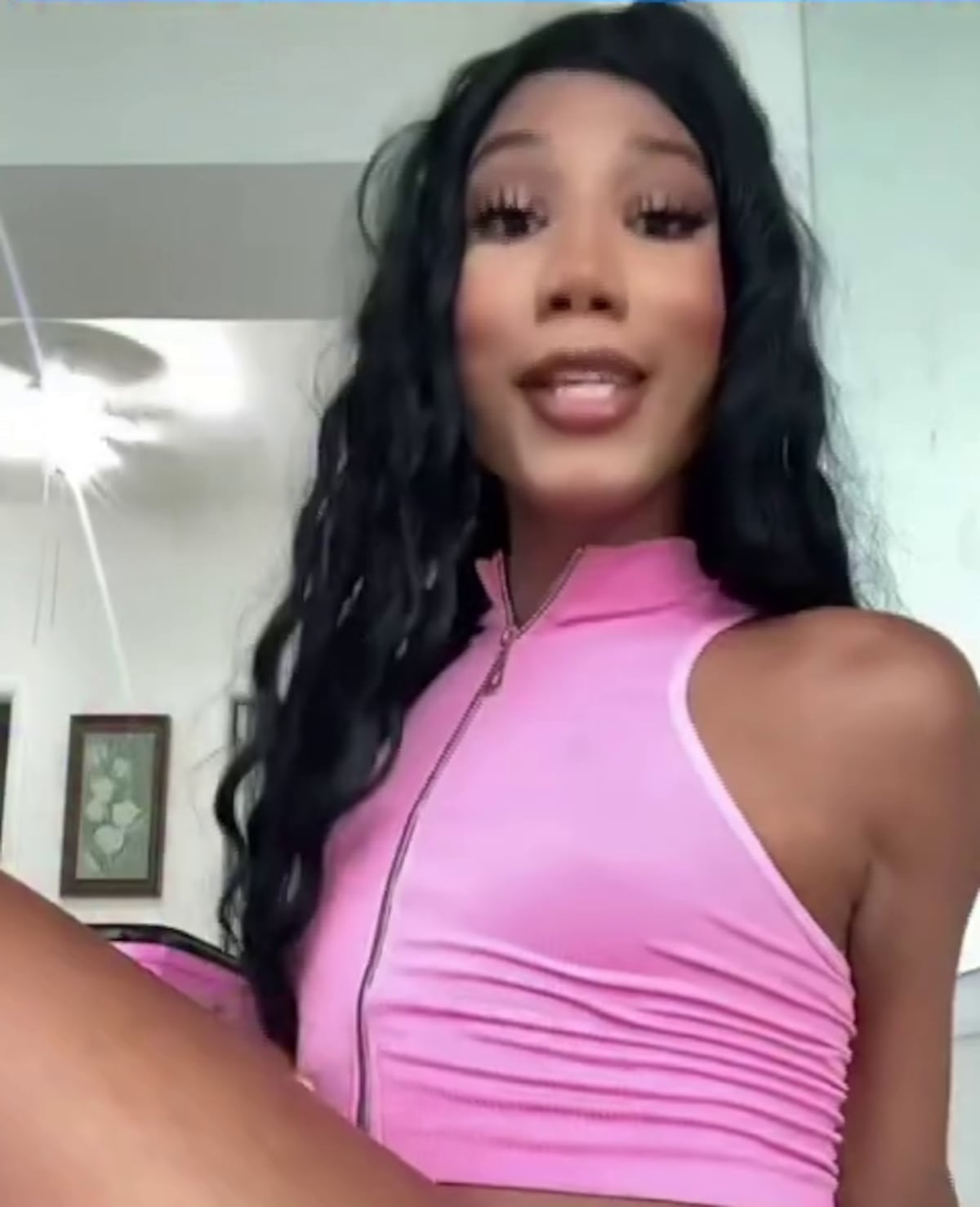 La enviaron a la fila masculina por su cédula: lo que le ocurrió a esta mujer trans en los carnavales en la Cinta Costera