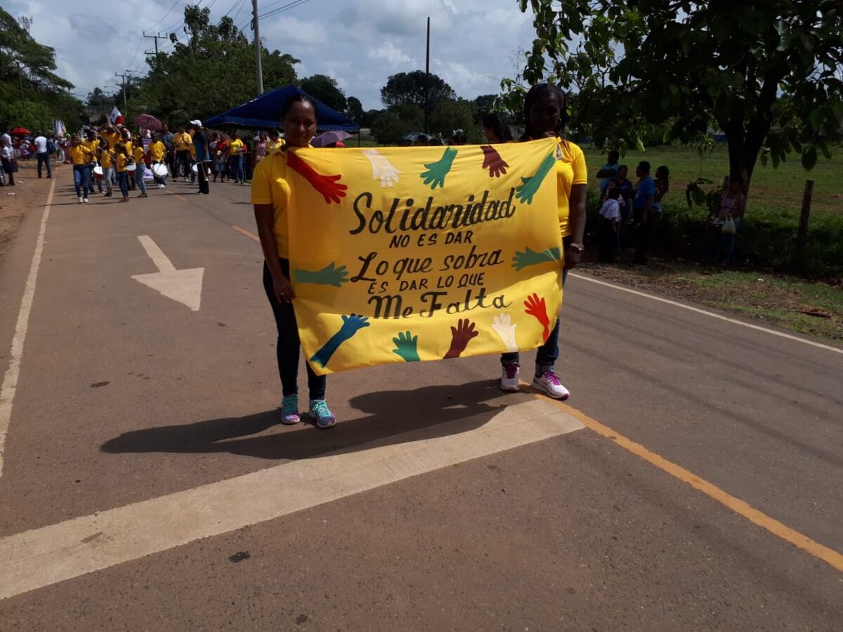 En Chepo protestan creativa y patrióticamente contra la violencia