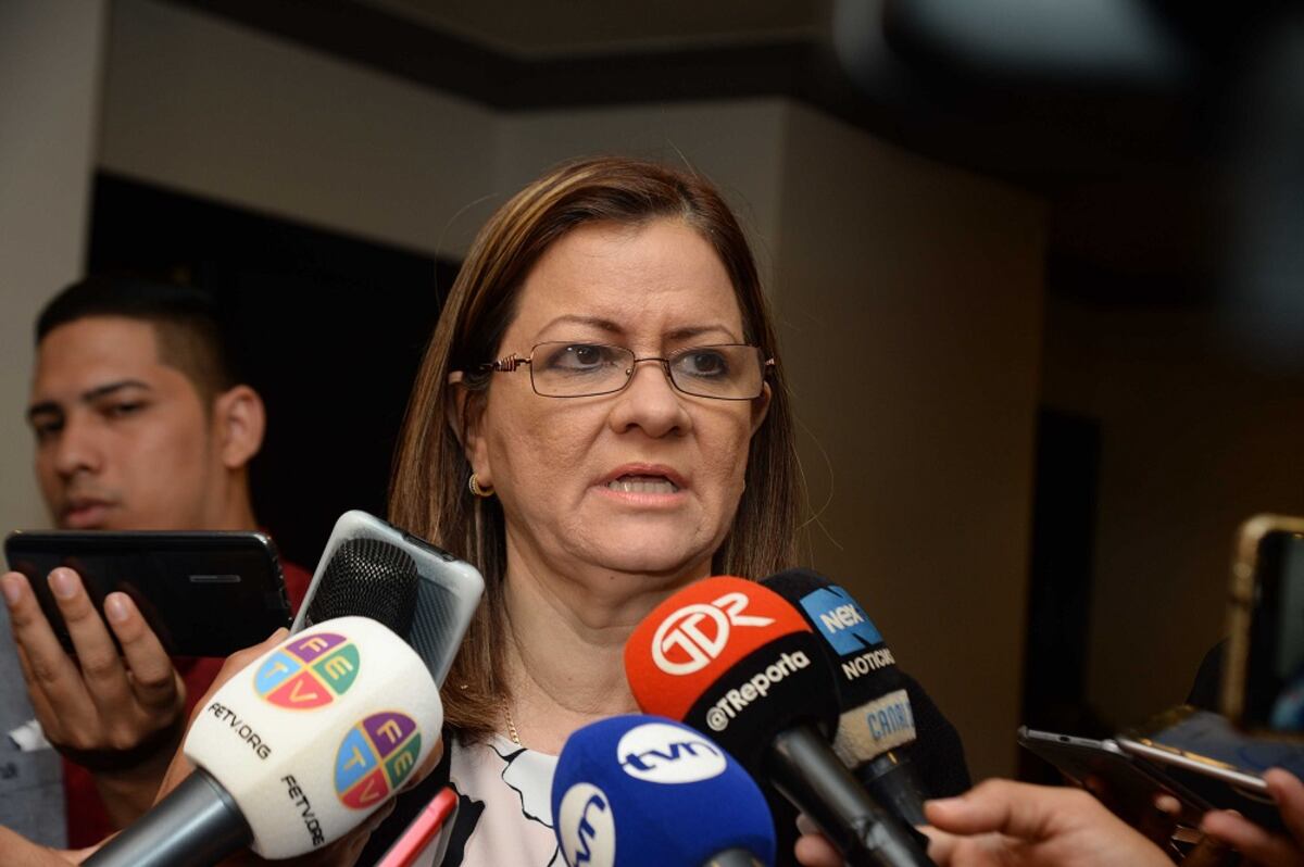 Rosario Turner, ministra de Salud, se reúne con las aerolíneas