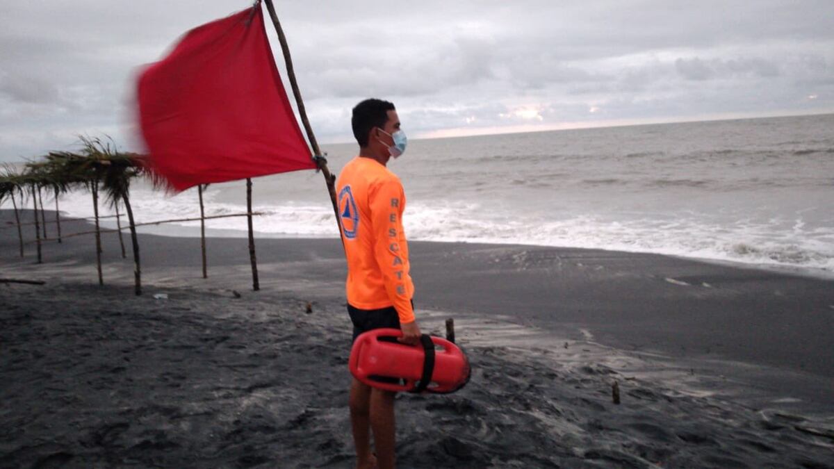 Mantienen banderas rojas en playas y ríos de tres provincias del país