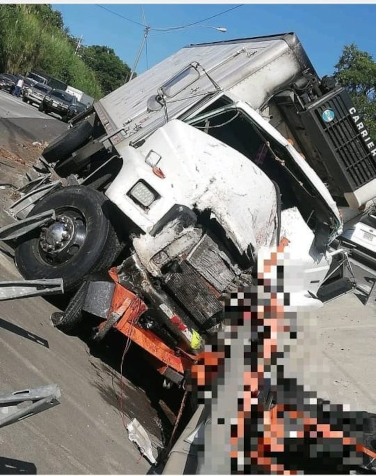 Camión se lleva a trabajadores en la vía Centenario a la altura de Burunga