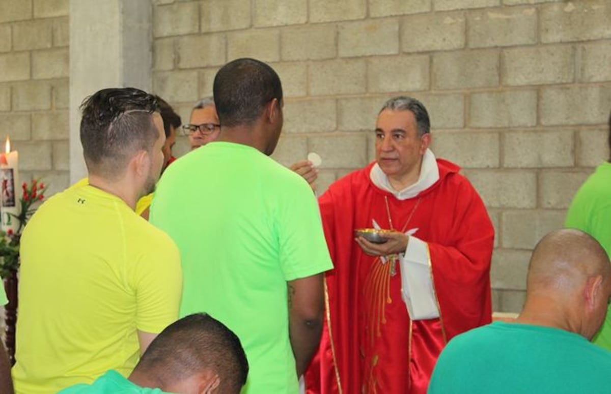 Privados de libertad de la Nueva Joya reciben sacramentos de Bautismo y Primera 