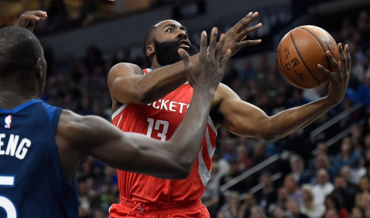 VIDEO | Houston apalea a Minnesota con 22 puntos de Harden en un solo cuarto