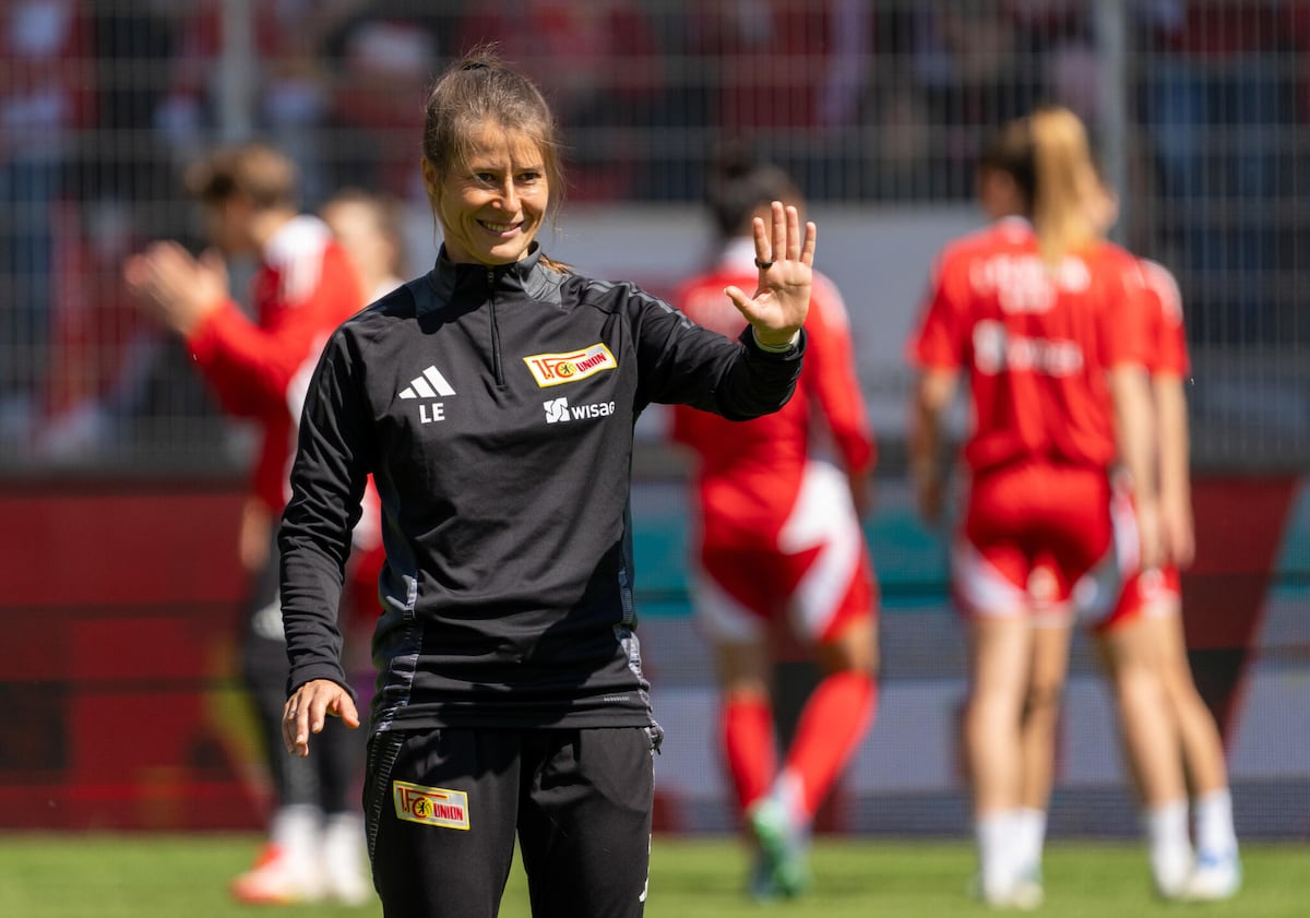 Marie-Louise Eta, la primera mujer en dirigir un equipo masculino en la Bundesliga