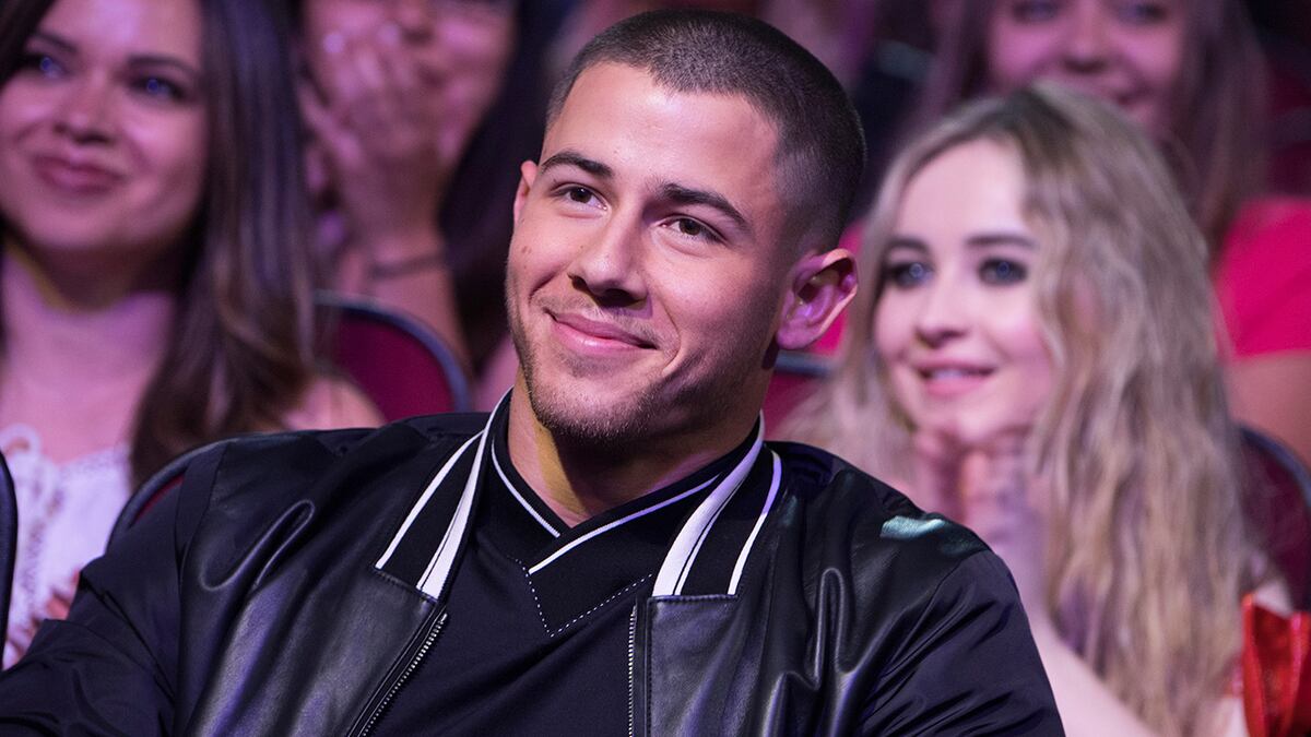 'A él le gustan mayores'… Nick Jonas y Demi Moore estarían saliendo