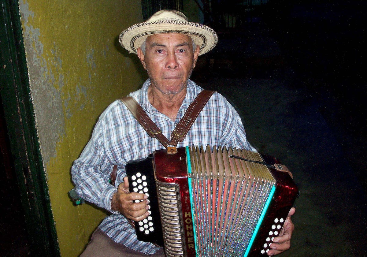 Recuerdan desaparición física de Ñato Califa, de Chía Ureña y parte del conjunto 