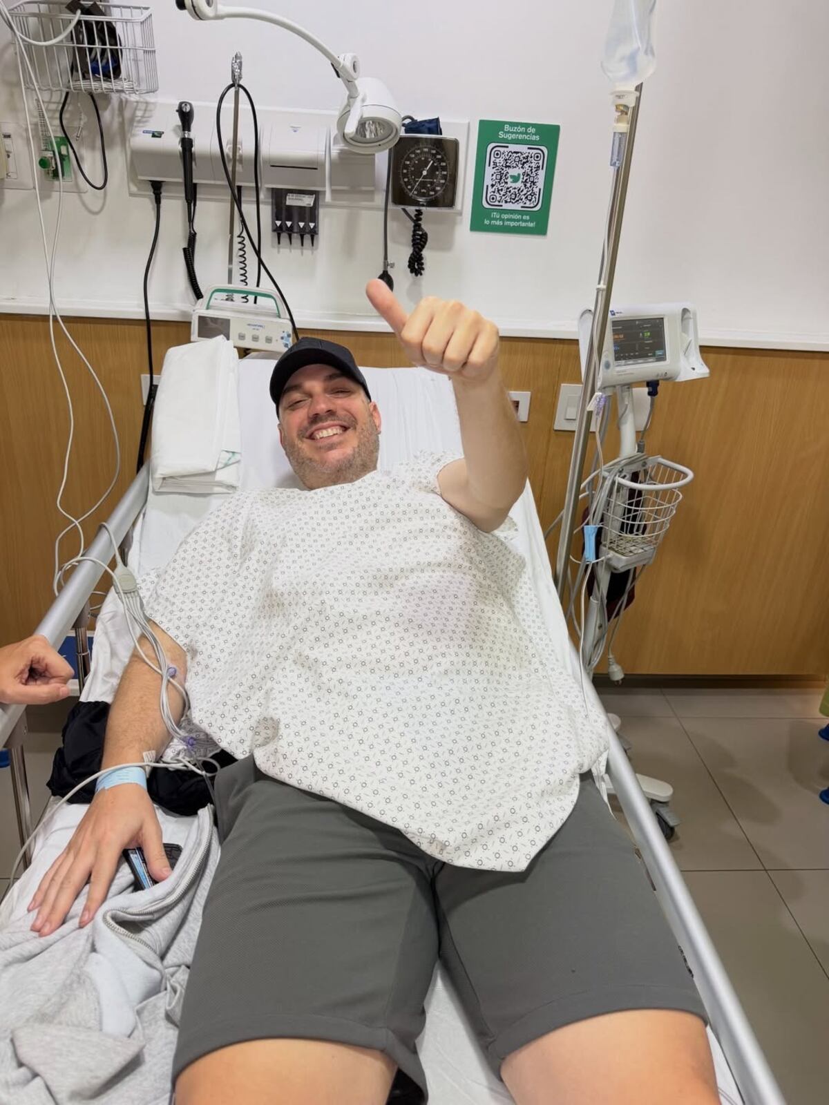 El beso que robó miradas: María y Barceló comparten momento apasionado en el ‘Parking de Yen Vídeo’ tras pelea y termina deshidratado