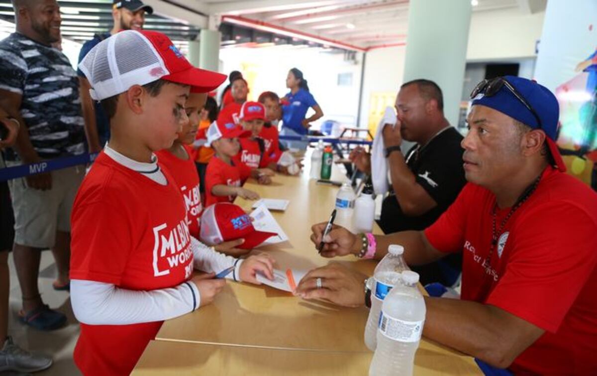 Alomar prefiere dar clínicas a niños que dirigir en Grandes Ligas