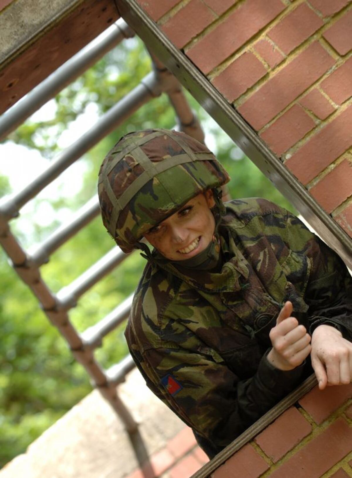 Harta de los ataques sexistas Miss Inglaterra se retira del ejercito británico