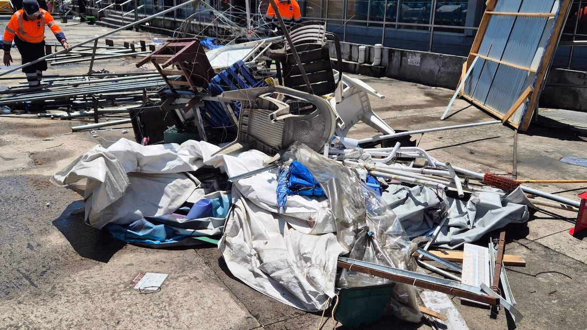 ‘Nos quitaron el pan de la boca, nos tiraron como perros a la calle, el pueblo está triste’: desalojan a buhoneros en San Miguelito antes de Navidad