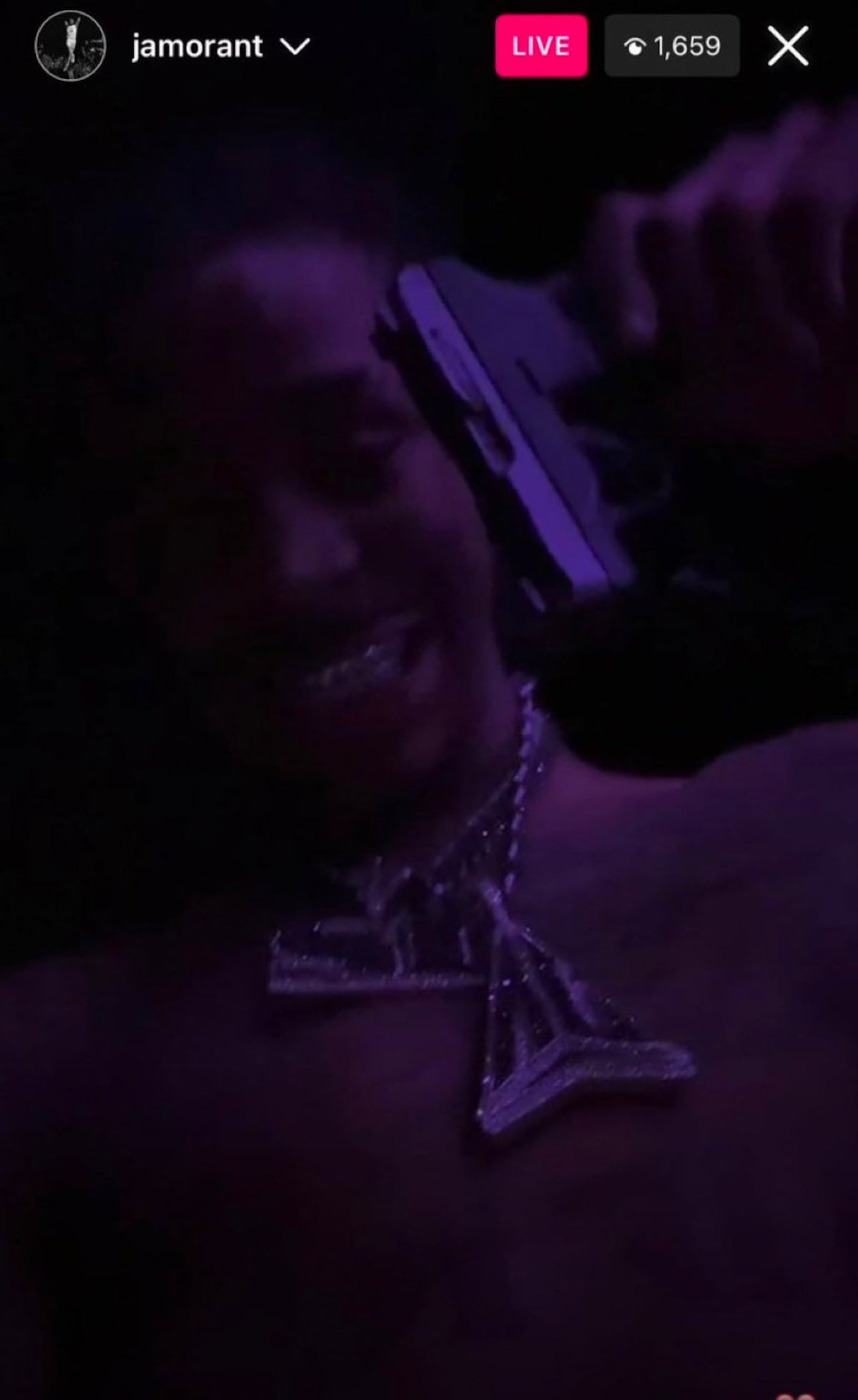 La estrella de la NBA Ja Morant pide perdón por hacer ‘Instagram Live’ portando una pistola