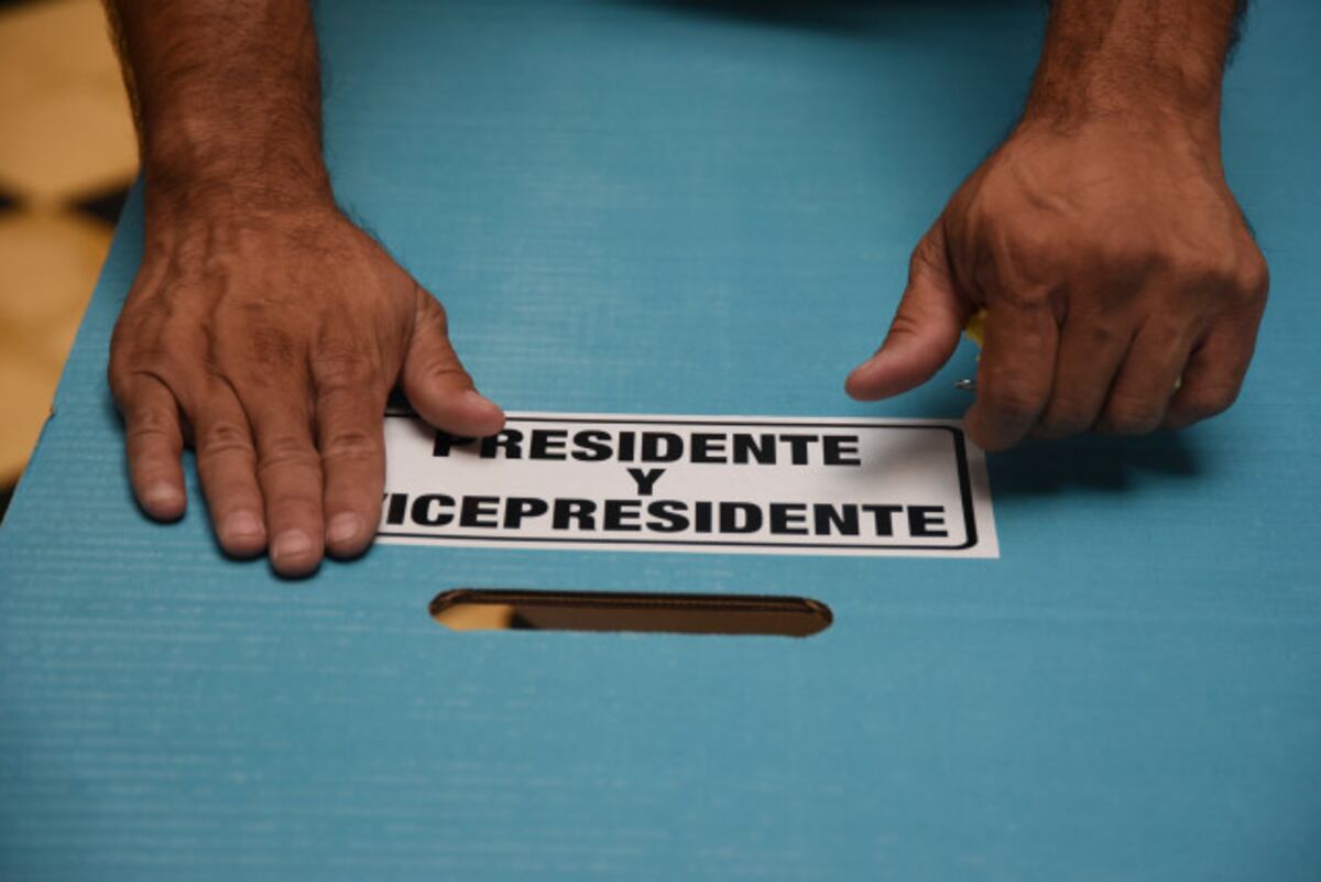 Guatemala elige nuevo presidente agobiada por la pobreza y la corrupción
