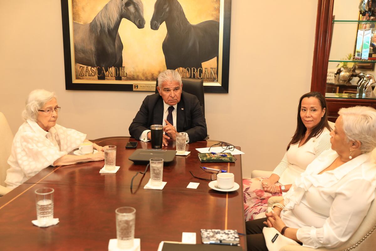 Mulino se reúne con históricas feministas: ¿adiós al Ministerio de la Mujer?  