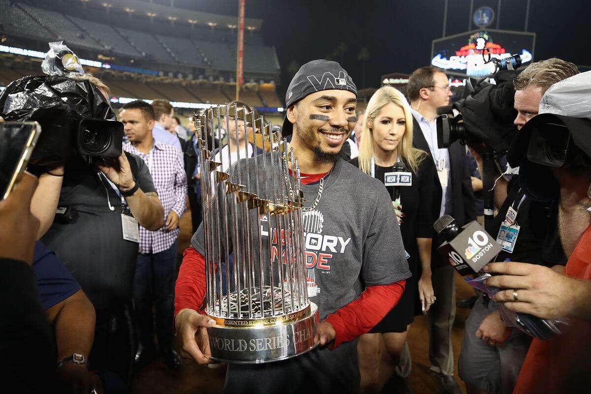 Los Medias Rojas de Boston atan a Mookie Betts por 27 millones de dólares