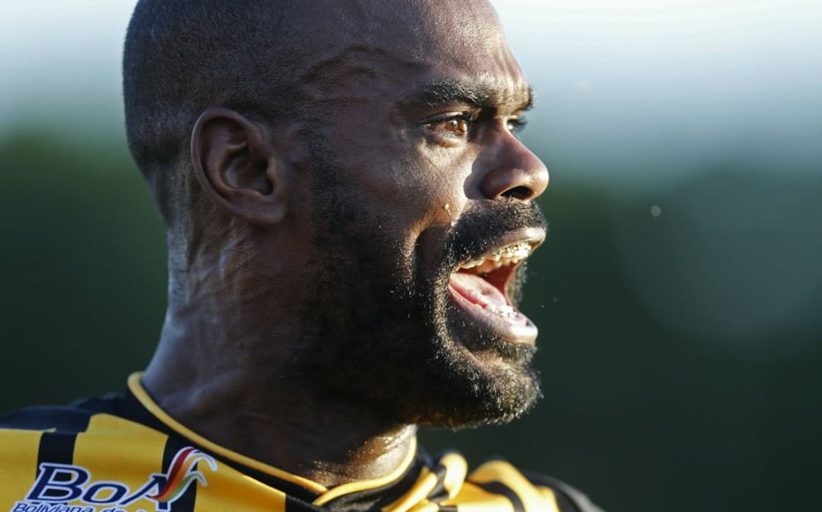 Adolfo Machado anota en escandalosa goleada