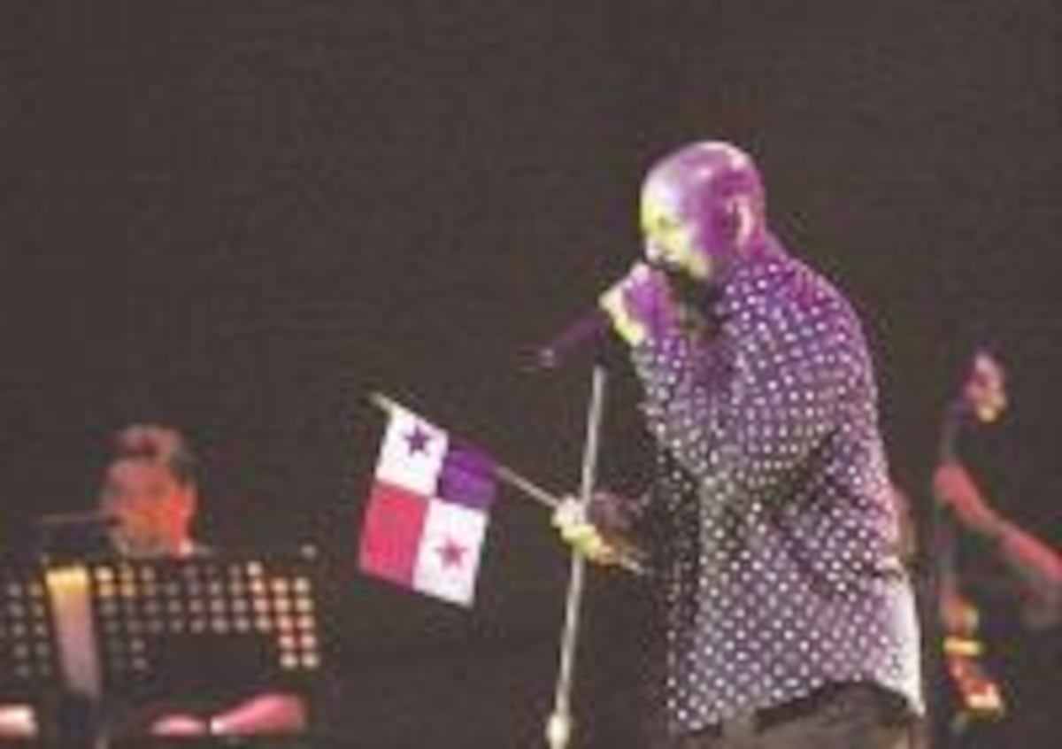 ‘Fuimos amigos’. Locutor revela en su libro la verdad sobre los roces y tiradera entre un salsero panameño y Oscar D’León