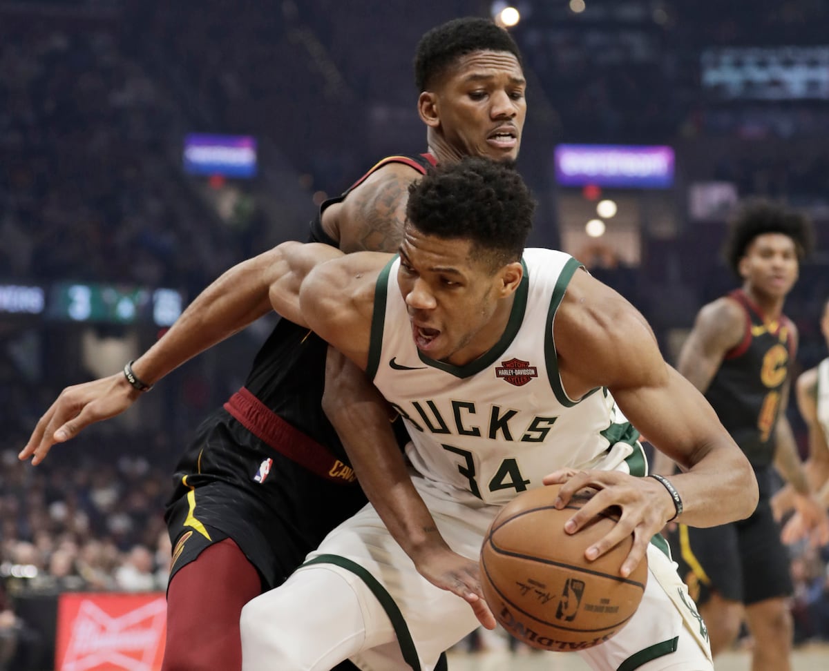MVP Antetokounmpo evita derrota ante Cavaliers