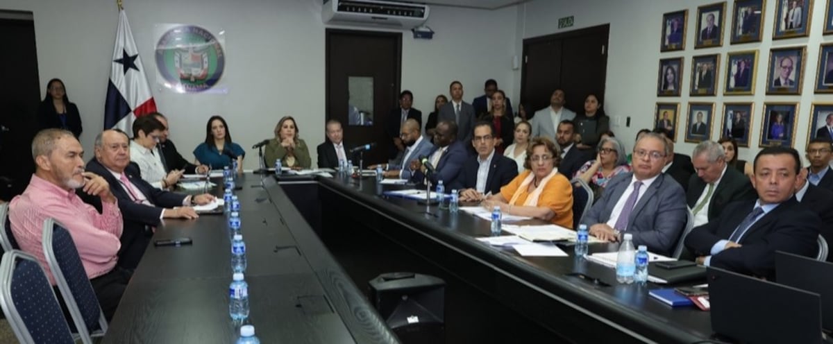 Jubilados buscan nuevo acuerdo sobre descuentos tras veto al proyecto 226