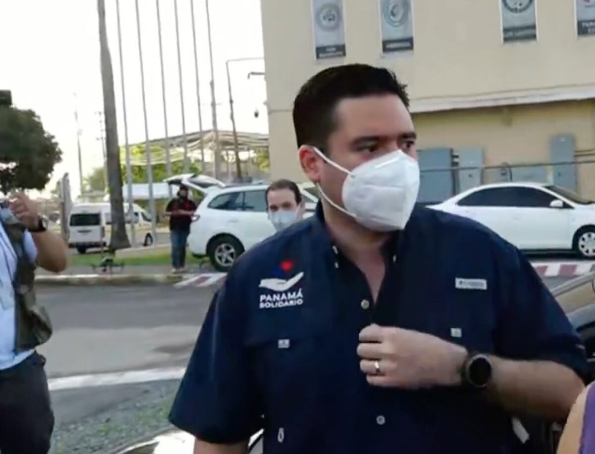 Gaby Carrizo, el primer panameño que es vacunado con AstraZeneca. Video